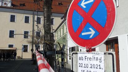 Bild: tk
Auf dieser Seite der Georgenstraße werden ab Montag, 25. Oktober, neue Bäume gepflanzt. Die Sperrungen, die wegen des Krügelmarkts eingerichtet wurden, bleiben vorerst erhalten.