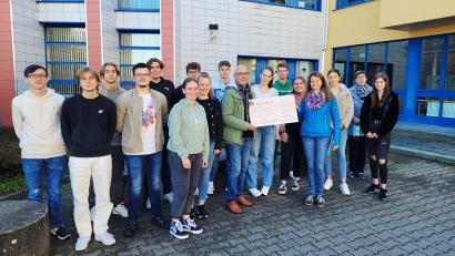 Bild: Andreas Fröhlich/exb 
Die Gymnasiasten unterstützten die Aidshilfe von Pater Lagleder in Südafrika und das Hilfsprojekt Aktion Tschernobyl Pfreimd finanziell.
