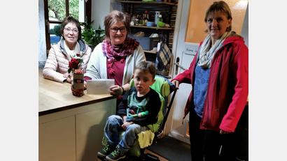 Bild: tok
Von links: Monika Liebs, Christine Stich, Tim, Marianne Kowalek