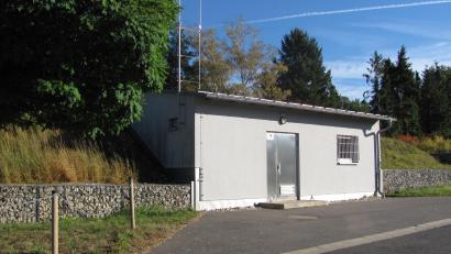 Bild: sei
Immer weder wurden die beiden Kammern des Hochbehälters von einer Spezialfirma gereinigt und gespült, aber leider ist es wie die Sucher nach einer Stecknadel im Heuhaufen, so Zweckverbandsvorsitzender Richard Kammerer, um die Ursache für die Keime zu finden.