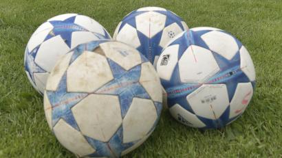 Symbolbild: Hubert Ziekler
Viermal landete der Ball im Tor des FC Amberg.