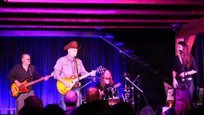 Bild: stg
Mit Westcoast-Rock begeisterte die Band "Sacco & Mancetti" am Freitagabend im Schafferhof.