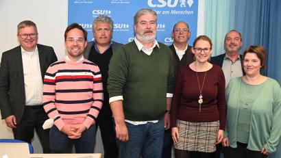 Bild: gf
Der Vorstand des neuen CSU-Ortsverbands Eisberg-Karmensölden (von links): Oberbürgermeister Michael Cerny, Florian Füger, Andreas Neiswirth, Manfred Rauscher, Helmut Weigl, Susanne Wasner, Klaus Etzold und Beate Wollmann.