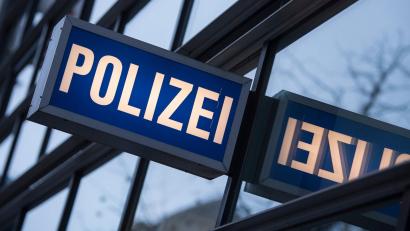 Symbolbild: Boris Roessler/dpa
Die Polizei fand beim Ladendieb ein Klappmesser.