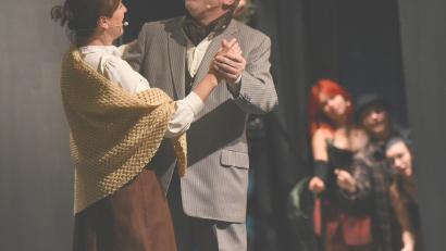 Bild: Tobias Schwarzmeier
Jetzt kann Ruppert Grünbauer als "Herr Schultz" in der Wiederaufnahme von "Cabaret" ab dem heutigen Freitag sogar mit wieder ein vorsichtiges Tänzchen wagen.