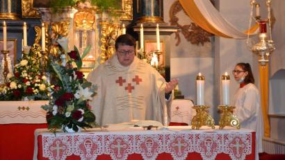 Bild: gi
Pfarrer Udo Klösel hielt die Patroziniumsmesse der Sankt Wendelin Kapelle Niederland in Etzgersrieth.