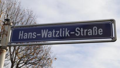 Bild: mfh
Nach dem Willen des Stadtrates soll sich zu einer möglichen Umbenennung der Hans-Watzlik-Straße eine breite Diskussionsbasis entwickeln.