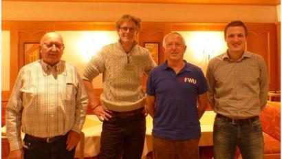 Bild: Freie Wähler Umland/exb
Die bisherigen FWU-Vorsitzenden Peter Ehm (links) und Christian Weiß (rechts) räumen ihre Plätze für Stefan Thar und Werner Müller (Zweiter und Dritter von links).