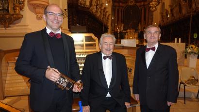 Bild: Johannes Röttges/exb
In der Basilika musizierten (von links) Thomas Irmen (Trompeten und Corno da caccia), Professor Ludwig Güttler (Trompeten und Corno da caccia) sowie Friedrich Kircheis (Orgel).