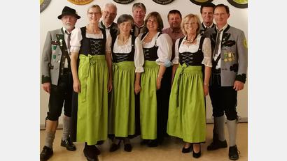 Bild: brü
Der neu gewählte Vorstand der Haagerthaler Schützen (von links): Christian Rubenbauer, Marion Baumer, Hubert Schuster, Rita Helfensdörfer, Ulrich Michl, Lisbeth Franz, Michael Voss, Rita Fischer, Johann Franz und Schützenmeister Helmut Wedel.