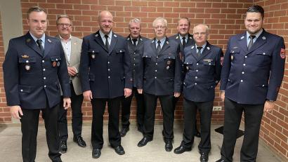 Bild: Feuerwehr Amberg/exb
Die Amberger Feuerwehr bekommt nach 24 Jahren eine neue Führung – sowohl in der aktiven Truppe als auch im Verein (von links): Tobias Höhne, Bürgermeister Martin Preuß, Christoph Bachmann, Bernhard Strobl, Heinrich Scharf, Philipp Seegerer, Josef Singer und Patrick Wittmann.