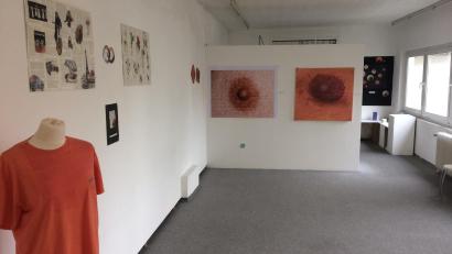 Bild: Verein für junge Kunst und Kultur Weiden
Die Ausstellung will die gesellschaftlichen Zuschreibungen an die Brustwarze in Frage stellen.