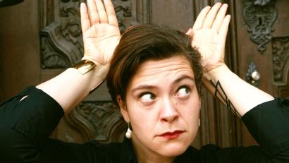 Bild: Judith Kinitz/exb
Nora Gomringer: Wer den Abend musikalisch umrahmt, bleibt ein Geheimnis. Klar aber ist: Nora-Eugenie Gomringer und Nataša Kramberger gestalten die Premiere von „Tinte und Terz“ im Amberger Stadttheater