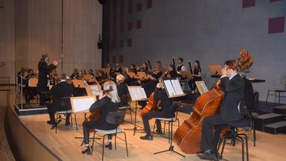 Bild: fz
Das Sinfonieorchester konnte nach einer langen Zeit der Pause wieder in der Max-Reger-Halle für über 200 Menschen im Publikum spielen.