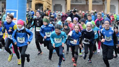 Bild: brü
Die auf 1,4 Kilometer verkürzte Strecke kam bei den Kindern gut an. Waren im vergangenen Jahr nur zwölf Kids am Start, so schnalzte die Teilnehmerzahl auf knapp 30 heuer nach oben.