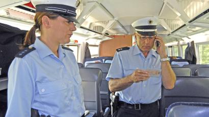 Symbolbild: Bundespolizei/exb
Fahnder der Bundespolizei schritten im Regionalexpress von Eger/Cheb nach Marktredwitz zur Kontrolle.