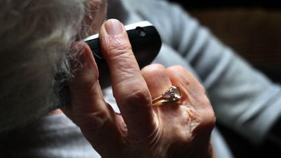 Bild: Karl-Josef Hildenbrand/dpa
Im Raum Weiden häufen sich im Moment Telefonanrufe zum sogenannten Enkeltrick.