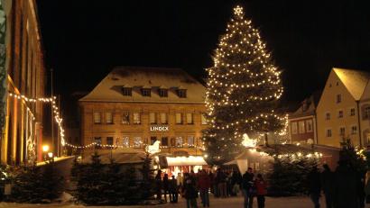 Archivbild: Petra Hartl
Vor Corona sorgte man sich auf Weihnachtsmärkten hauptsächlich wegen des Wetters. In Coronazeiten sorgt man sich wegen der nötigen Regeln.
