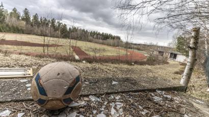 Bild: dtr
Hier hat sich seit fünf Jahren nichts getan: Nun will die Stadt Marktredwitz das ehemalige Wacker-Stadion zurückkaufen.