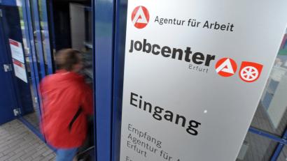 Symbolbild: Martin Schutt
Arbeitsagentur und Jobcenter registrierten im Oktober 2021 in Sulzbach-Rosenberg weniger Arbeitslose und mehr offene Stellen als vor Jahresfrist.