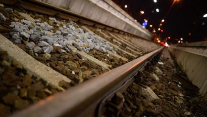 Symbolbild: Andreas Gebert
Auf der Zugstrecke Regensburg-Weiden lagen Steine auf den Gleisen, verteilt auf einer Länge von rund 200 Metern.