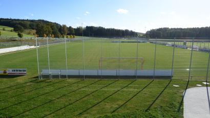 Archivbild: bey
Ein fast "unendliches" Grün - diesen An- oder Ausblick hat der Besucher des Sportparks von der Terrasse des Gebäudes aus.
