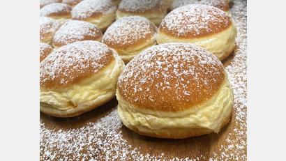 Bild: ubb
Blech an Blech rollten die Krapfen im vergangenen Jahr aus den Backöfen der Bäckereien Maschauer und Berthold Brunner. In diesem Jahr wird die Benefizaktion des Lions-Clubs Tirschenreuth von der Bäckerei Sölch in Mitterteich mit unterstützt.