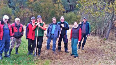 Bild: jml
Die Waldvereins-Idealisten vom „Gabeltrupp“ übernehmen die Herbstputzarbeiten im Klingenbachtal.