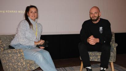 Bild: Hirsch
Zwickl-Organisatorin Anne Schleicher (links) unterhielt sich mit Regisseur Christoph Eder (rechts) über den Film "Wem gehört mein Dorf?", der am Freitag im Metropol-Kino lief.