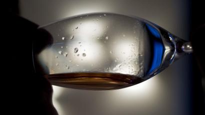 Symbolbild: Daniel Naupold/dpa
Ein Dieb hatte es in Amberg offenbar auf erlesene Weine abgesehen.