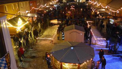 Archivbild: mor
Dichtes Gedränge und nahe beieinander stehende Buden soll es beim Oberpfälzer Adventsmarkt in Grafenwöhr nicht geben. Zweite Bürgermeisterin Anita Stauber informiert über ein erstes Konzept.