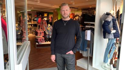 Bild: ck
Matthias Schick zog mit seinem K.S.N Outletstore in Vohenstrauß von der Prager Gasse zum Marktplatz 23.