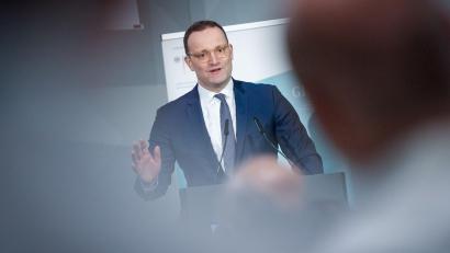 Bild: Kay Nietfeld
Jens Spahn, geschäftsführender Bundesgesundheitsminister. Angesichts stark steigender Corona-Zahlen fordert der CDU-Politiker die Länder auf, ihre Impfzentren wieder hochzufahren. Foto: Kay Nietfeld/dpa