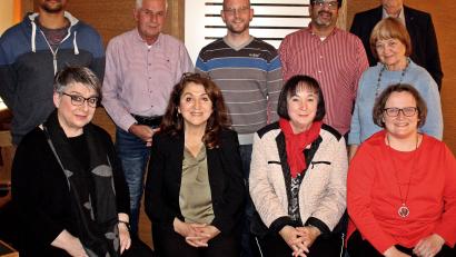 Bild: R. Kreuzer
Die neue Vorstandschaft des SPD-Ortsverein Stadtmitte. Sitzend von links: Astrid Wieland, Sema Tasali-Stoll, Brigitte Schwarz und Verena Waßink. Hinten weitere Vorstandsmitglieder.