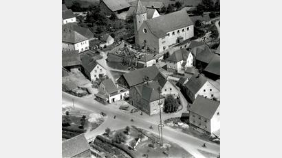 Archivbild: Gemeinde Schmidgaden
Schmidgaden in früheren Zeiten. Zum Jubiläum "50 Jahre Gemeinde Schmidgaden" soll es eine Bilderausstellung geben.