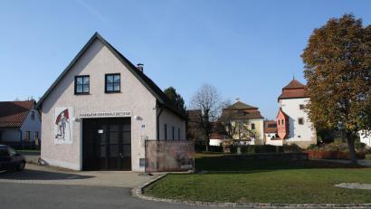 Bild: bjp
Als Teil des städtebaugeförderten Zukunftskonzepts für Dießfurt soll nach dem Willen von Stadt und Dorfgemeinschaft aus dem alten Feuerwehrhaus ein Dorftreff als belebendes Element für den Ort entstehen.