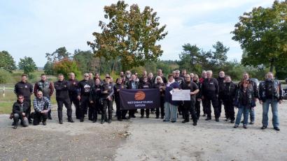 Bild: Klinikum/Künzel/exb
Die Mitglieder der Gruppe Motorradtouren Bayern haben Geld für schwerstkranke Kinder gesammelt, insgesamt 1541 Euro.