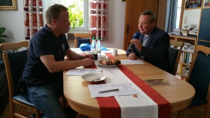 Bild: Radio Horeb
Pfarrer Josef Waleszczuk (rechts) im Interview mit Markus Münch von Radio Horeb.