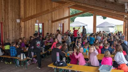 Archivbild: dtr
Generationen von Kindern erzählen sich auch in späteren Jahren von ihren Erlebnissen im Jugendzeltlager der evangelischen Jugend in Plößberg. Für das Dekanat ist die Sanierung der Anlage jetzt wieder Thema, damit das auch in Zukunft gilt.