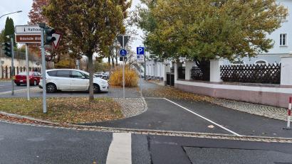 Bild: sne
Auf zwei Stunden Parkdauer beschränkt, ist dieser Parkplatz eigentlich zum Einkaufen gedacht. Stattdessen nutzen ihn oft Anwohner.