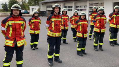Bild: mde
Fröhlich über ihre saubere, zügige und schnell abgeleistete Arbeit zeigt sich die zweite Löschgruppe der Feuerwehr Kemnath bei der Leistungsprüfung "Gruppe im Löscheinsatz".