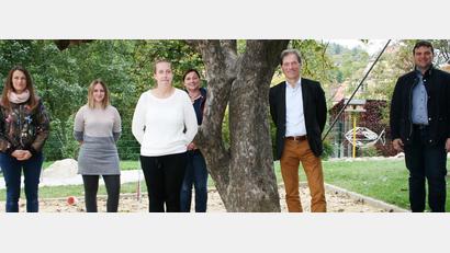 Bild: jp
Der neue Vorstand des Kindergartenfördervereins Kastl (von links): Tanja Fromm, Julia Papst, Stephanie Hey, Birgit Wiesend, Vorsitzender Michael Anheuser und Jürgen Rubenbauer.