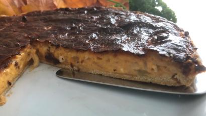 Bild:  Michael Schiffer
Zwiebeln und Emmentaler Käse werden für die Füllung verwendet. Gewürzt wird mit Paprika und Muskat.