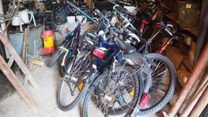 Bild: bl
Endstation Bauhof: Hier landen in vielen Kommunen Fahrräder, die offensichtlich schon seit längerem nicht mehr bewegt wurden und dauerhaft im öffentlichen Raum geparkt waren. Dass sich die Besitzer melden, kommt eher selten vor.