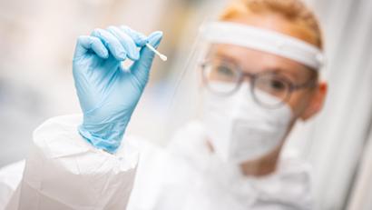 Symbolbild: Moritz Frankenberg/dpa
Das Gesundheitsamt registrierte am Donnerstag 38 positive Coronatests im Landkreis Tirschenreuth.