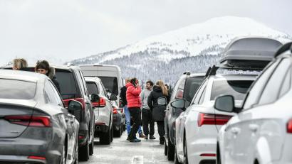 Symbolbild: Zeitungsfoto.At/Daniel Liebl/APA/dpa
Autos stauen sich auf der Brennerautobahn.