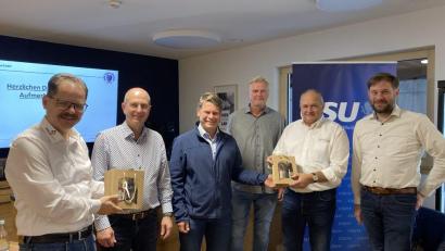 Bild: Stephan Gollwitzer/exb
Die CSU-Stadtratsfraktion will vor allem das Thema Wirtschaft in Weiden anpacken. Auch Vereinen gilt ihr Augenmerk. (von links) Franz Vodermeier (1. EV), Hans Blum, Benjamin Zeitler, Heiner Vierling, Thomas Siller (1. EV) und Markus Bäumler.