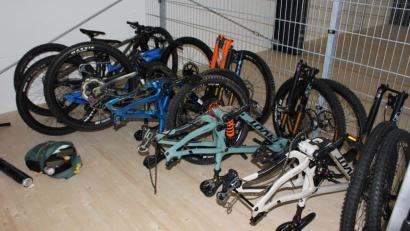 Bild:  GPI Waidhaus
Diese Mountainbikes konnte die Grenzpolizei Waidhaus sicherstellen.