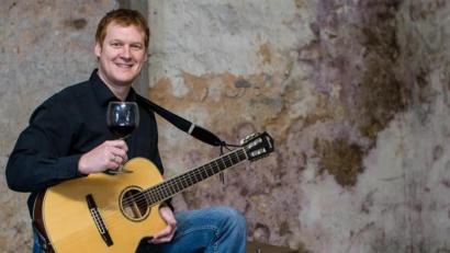 Bild: Holger Herrmann/exb
Holger Herrmann ist fasziniert von den Chansons von Reinhard Mey. Er spielt sie seit 20 Jahren.