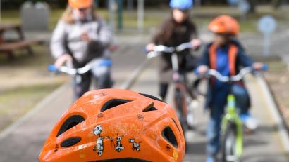 Symbolbild: Jens Kalaene/dpa
Eine "bedenkliche Entwicklung" sieht die Kreisverkehrswacht bei den Fahrradprüfungen: Immer mehr Kinder schaffen die schriftlichen und praktischen Tests nicht.